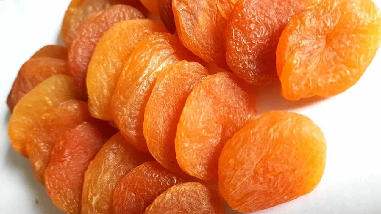 تصویر 3 از آلو بخارا تازه شادابی و تازگی بالا مستقیم از باغ